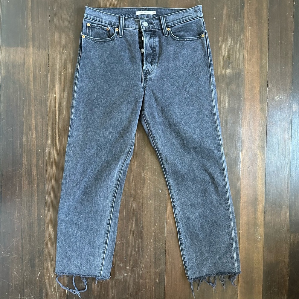 Levi's Straight Leg Women's Jeans - Washed Black Denim Cropped